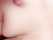 下雨天爸妈不在家和妹妹独处，趁她打王者开语音的时候，强行插入让她对着手机放肆淫叫【心软勿入】