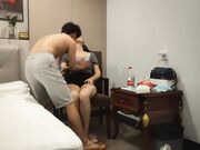 叫鸡碰到以前同学妈妈 彼此半天不说话