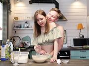 别摸我 我正在做饭 不 我要操逼 射了很多精液