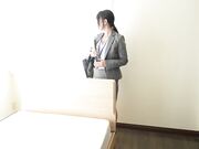 来看房情侣的男友被心机紧身裙挑逗3