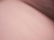 纯白长裙显气质小宝难得有气势