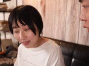 与隔壁的宅女高中生变得亲密1