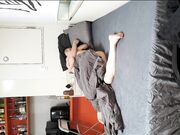 文艺风大骚逼身材比例真不错，抱起床上就是猛干