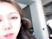 奶球小骚骚带来两个小骚骚小姐妹！让爆乳的那个留下来，让男猪脚【享受双飞的乐趣】，小骚骚被搞一会儿就很多粘稠的白