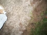 小姨子车内发被姐夫拉到山路边狂插黑逼后排撕开丝袜内射骚穴