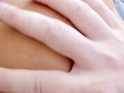 真实素人系列小麦色皮肤尤物在沙滩和大鸡吧打炮 丝毫不在乎是否被看到