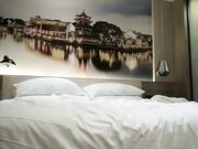 高挑灰色紧身裙，妹妹口活很不一般