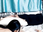 丝袜露脸风骚小少妇一个人在床上玩弄骚逼道具抽插浪叫不止表情好骚