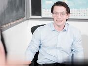 课堂上最好的口活吞精火辣的宝贝学生吸吮鸡巴榨精