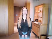 年轻的酒店经理真的不想失去他的工作只好出卖骚穴来进行交换