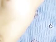 姑姑在房间睡觉在客厅调戏表妹把她拉倒闺房给操了