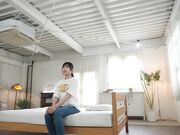 拥有纤细A罩杯身材的她1