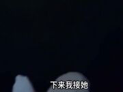 真实乱伦原创接妹妹放学 在学校大门口的石凳上扒光开操 内射