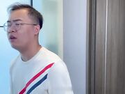 3P群交 小母狗轮流招呼客人 屄里嘴里都塞满了肉棒