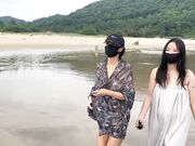 炎炎夏日一起在沙滩露出释放淫荡本能