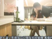 真实小哥微信勾引同学母亲偷情 送鲜花喝红酒 灌醉强上女教师