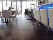 长得不错的性感少妇约炮忍不住在酒店厕所就开干