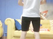 顶级小萝莉 身材较小 蜜桃臀中夹着小粉爆 必须抱起来日 才有征服感