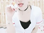 极品眼镜御姐和有点变态的异性装炮友啪啪,口爆吐白浆样子非常淫骚