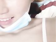 99年清纯妹子在家做直播 胡淫乱语套路礼物 BB很粉 突然来大姨妈，弄了一床