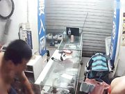 各种居家隐秘私生活TP露出大合集蹲在床上操媳妇和在客厅抱着媳妇边走边草的夫妻是真猛啊