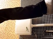 外站最新流出国内云上会所高清系列眼镜妹子看着手机很入迷