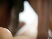 黑巨屌插入又白又粉的小穴被内射 小穴被撑大了