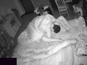 夫妻待孩子睡熟后过性生活火爆