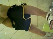 高跟美眉尿的很急像喷泉一样