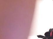 美妞穿着内衣发骚要大鸡巴