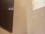 商城厕拍大长腿的长发美女