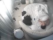 早上睡醒欲女 主动趴在男伴身上