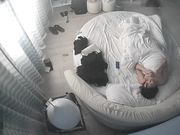 早上睡醒欲女 主动趴在男伴身上