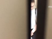 牛人潜入医学院女厕偷拍来月经的连衣裙妹子不错