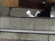 潜入高校偷拍妹子貌似很累门没关