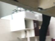 商场卫生间偷拍人美逼嫩