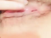 床上慢慢脱掉衣服手指扣逼