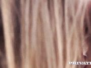 游泳池边一屌射两美