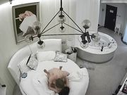 大叔艳福不浅与小情人洗鸳鸯浴