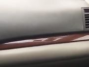 中午开车接漂亮小情人下班