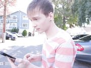 被假制作助理骗奸的少妇