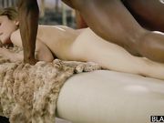 美女发骚勾引继父鸡儿都硬了