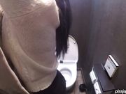 白衣少妇厕所里面偷偷自慰高潮喷尿