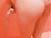 吸睛空中飞人绑在半空中吊着操