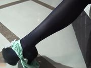 蓝衣制服小姐姐掰开小穴让你看个够