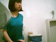 女厕偷拍来跳健美操的少妇