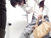 商场厕拍看起来很富有的阿姨