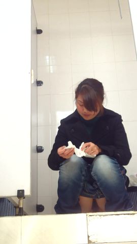 商场厕拍年轻小姐姐下面有点黑