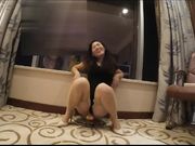 黑丝高跟美女少妇带女闺蜜和情人玩3P客厅插完带到床上操