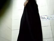 商场厕拍 美女尿尿把衣服都脱了